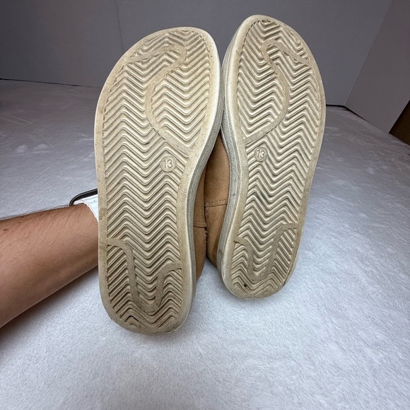 Cozy Tan Ankle Boots with Faux Fur Lining - Picture 6 of 13